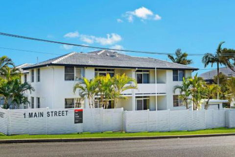WAVES On MAIN 4 / 1 MAIN STREET - Accommodation Redcliffe 4