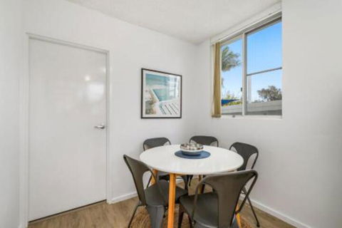 WAVES On MAIN 4 / 1 MAIN STREET - Accommodation Redcliffe 7