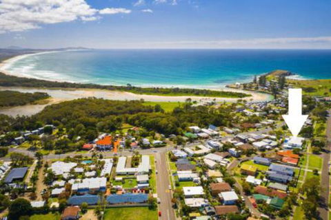WAVES On MAIN 4 / 1 MAIN STREET - Accommodation Redcliffe 5