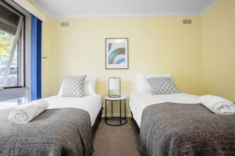 Spacious Comfortable Home In Wheelers Hill+pool - Accommodation Redcliffe 0
