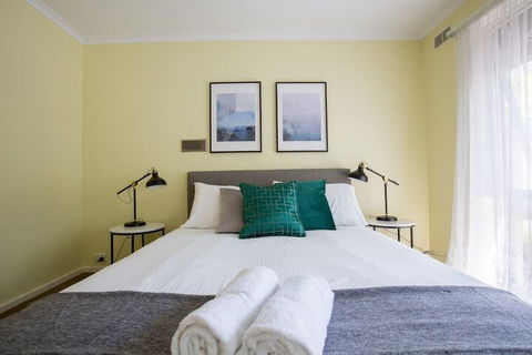 Spacious Comfortable Home In Wheelers Hill+pool - Accommodation Redcliffe 1
