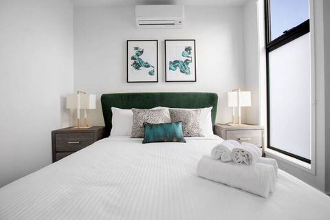 Taste Of Art! Stunning Townhouse Stayatmoonee Ponds - Accommodation Redcliffe 5