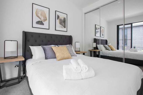 Taste Of Art! Stunning Townhouse Stayatmoonee Ponds - Accommodation Redcliffe 7