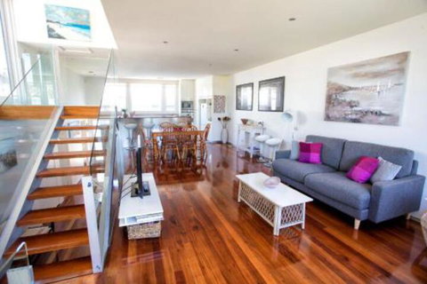 BELLA CASA - Accommodation Redcliffe 0