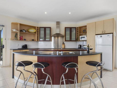 Carri Away 15 Solitude Drive - Accommodation Redcliffe 4