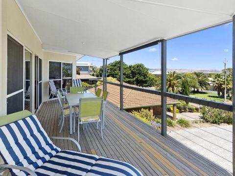 Carri Away 15 Solitude Drive - Accommodation Redcliffe 3