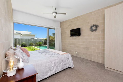 BEACHSIDE HAVEN - Accommodation Redcliffe 4