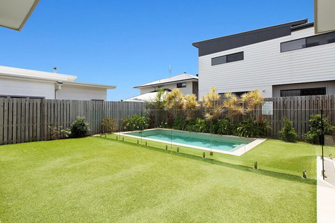 BEACHSIDE HAVEN - Accommodation Redcliffe 2