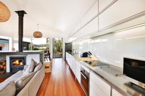 Ayana Beach House Pet Friendly Opposite Beach - Accommodation Redcliffe 5
