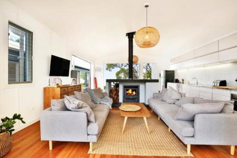 Ayana Beach House Pet Friendly Opposite Beach - Accommodation Redcliffe 0