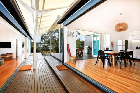 Ayana Beach House Pet Friendly Opposite Beach - Accommodation Redcliffe 7