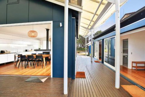 Ayana Beach House Pet Friendly Opposite Beach - Accommodation Redcliffe 2
