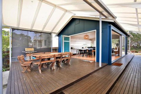 Ayana Beach House Pet Friendly Opposite Beach - Accommodation Redcliffe 3