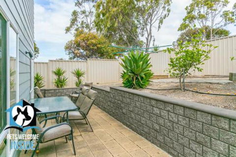 Contemporary House + Seaviews - Accommodation Redcliffe 1