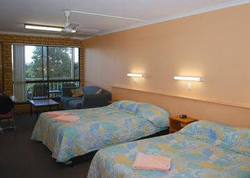 ECONO LODGE BAYVIEW - Accommodation Redcliffe 2