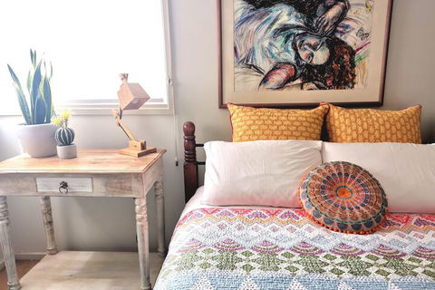 Stylish Comfortable Central Artists Home - Accommodation Redcliffe 5