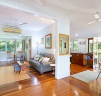 Edenvale Cottage in Beautiful Tropical - Accommodation Redcliffe
