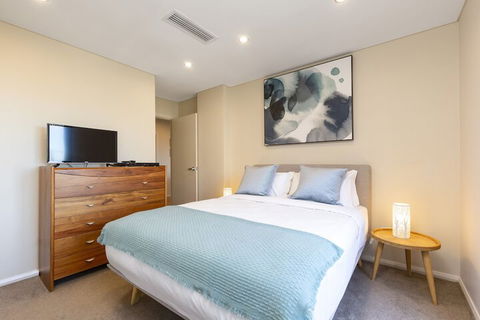 2 Bdrm North Sydney With Harbour Views - Accommodation Redcliffe 6