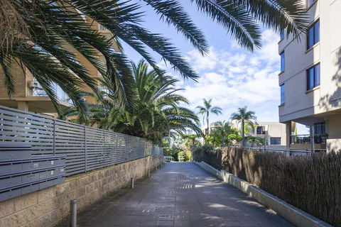 2 Bdrm North Sydney With Harbour Views - Accommodation Redcliffe 2