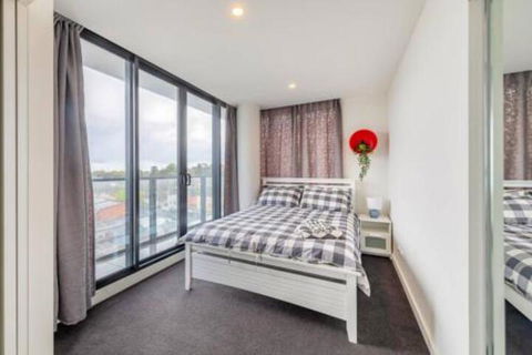 Modern Luxury 3 Bedroom Apartment With Sea Views - Accommodation Redcliffe 3