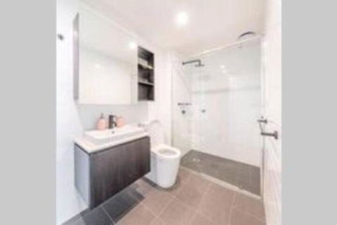 Modern Luxury 3 Bedroom Apartment With Sea Views - Accommodation Redcliffe 0