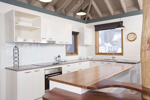 Eagles Nest - Accommodation Redcliffe 2