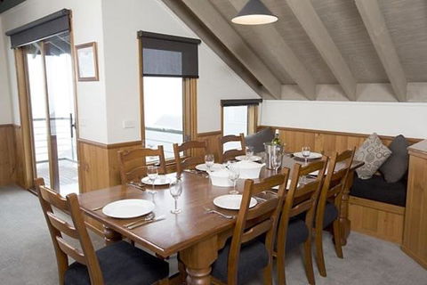 Eagles Nest - Accommodation Redcliffe 4
