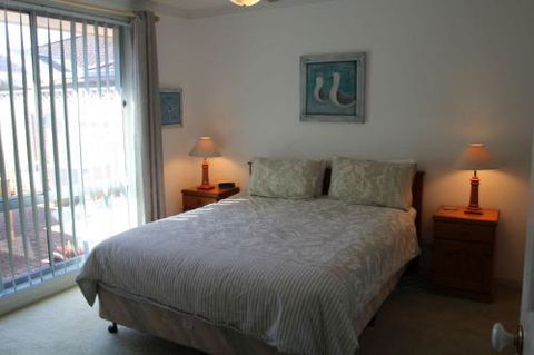 KENTIA - Accommodation Redcliffe 3