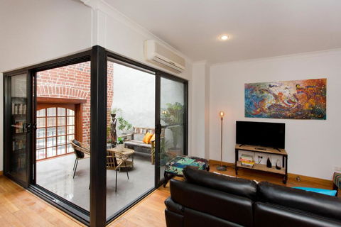 Windows On Pakenham - Accommodation Redcliffe 6