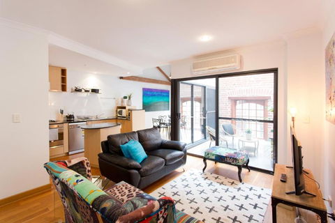 Windows On Pakenham - Accommodation Redcliffe 2