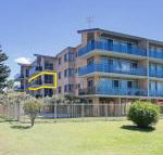 8 The Helm 22 Voyager Close hear the waves from Shoal Bay Beach - Accommodation Redcliffe