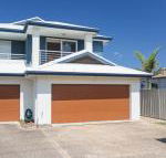 Relax at Pacific 1 / 26 Pacific Avenue private duplex with enclosed yard - Accommodation Redcliffe