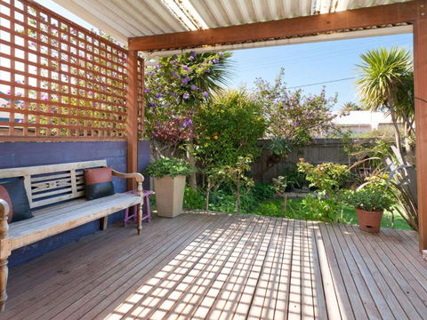 METRES TO THE BEACH MORNINGTON - Accommodation Redcliffe 6
