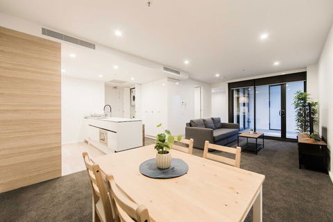 City Walk - Accommodation Redcliffe 2