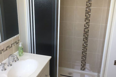 Farmers Quarters - Accommodation Redcliffe 5