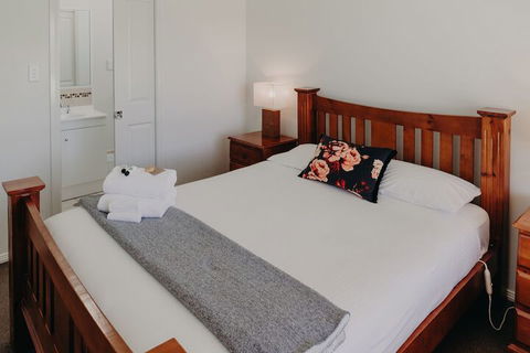 Farmers Quarters - Accommodation Redcliffe 3