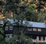Walhalla Coach House - Accommodation Redcliffe
