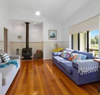 MERMAIDS on MARENGO large home with wifi - Accommodation Redcliffe