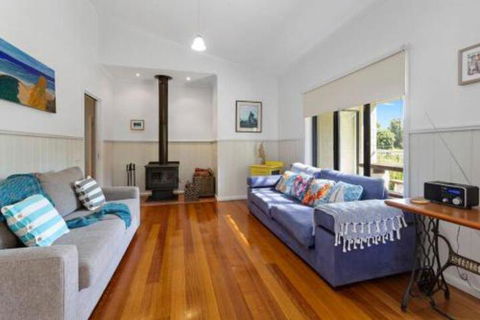 MERMAIDS On MARENGO Large Home With Wifi - Accommodation Redcliffe 0