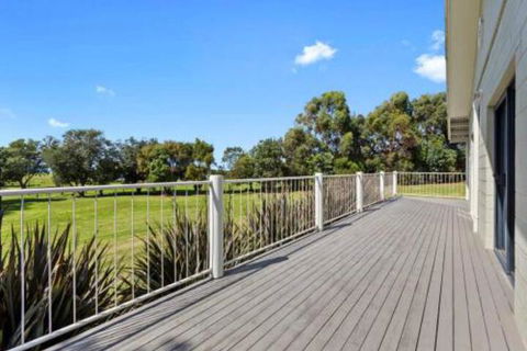 MERMAIDS On MARENGO Large Home With Wifi - Accommodation Redcliffe 6