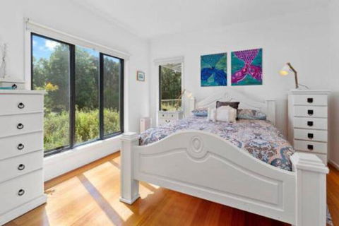 MERMAIDS On MARENGO Large Home With Wifi - Accommodation Redcliffe 1