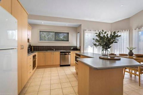 DRIFTWOOD VILLA Free Wifi Walk To Beach - Accommodation Redcliffe 5