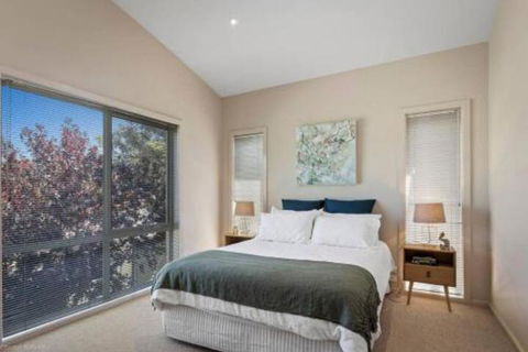 DRIFTWOOD VILLA Free Wifi Walk To Beach - Accommodation Redcliffe 0