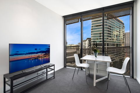 FARINA, 1BDR Docklands Apartment - Accommodation Redcliffe 6