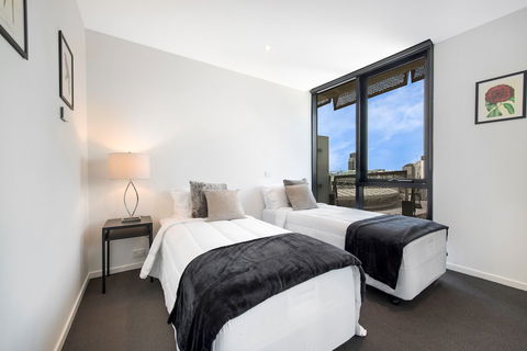 FARINA, 1BDR Docklands Apartment - Accommodation Redcliffe 5