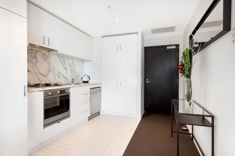 FARINA, 1BDR Docklands Apartment - Accommodation Redcliffe 4