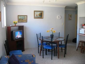 Pacific Court 8 - Accommodation Redcliffe 1