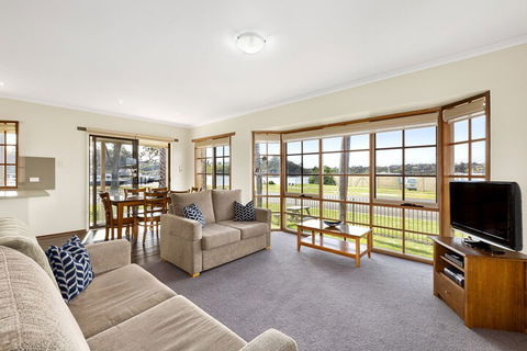 Riviera Beach Resort - Accommodation Redcliffe 4
