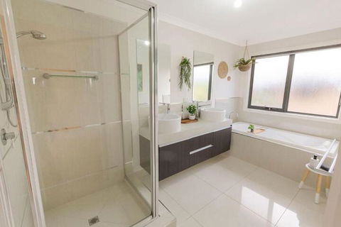 Stillwaters Panoramic View Of Lakes Entrance - Accommodation Redcliffe 5