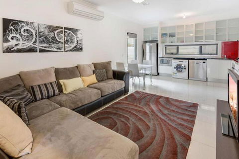 Stillwaters Panoramic View Of Lakes Entrance - Accommodation Redcliffe 7